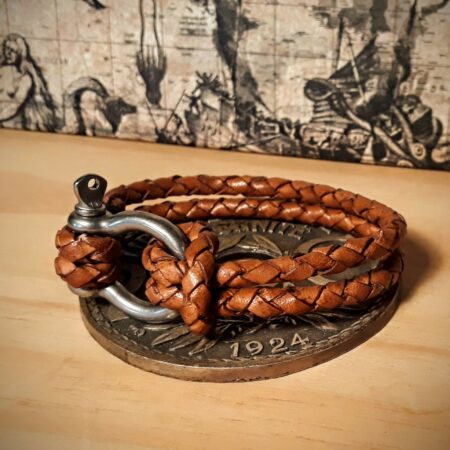 Bracelet en cuir tressé avec manille