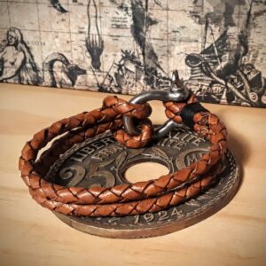 Bracelet en cuir tressé avec manille